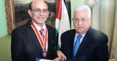 الرئيس الفلسطينى يمنح النجم محمد صبحى وسام الثقافة والفنون