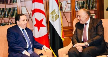 شكرى يبحث مع نظيره التونسى العلاقات المشتركة والقضايا الإقليمية 