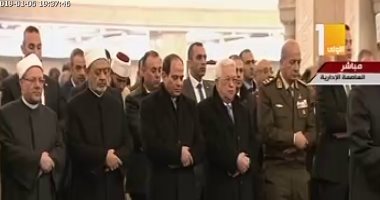 فيديو.. الرئيس السيسي يؤدى أول صلاة بمسجد "الفتاح العليم" بالعاصمة الإدارية