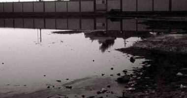 توقف النشاط الرياضى فى مركز شباب قرية 77  بكفر الشيخ بسبب القمامة 
