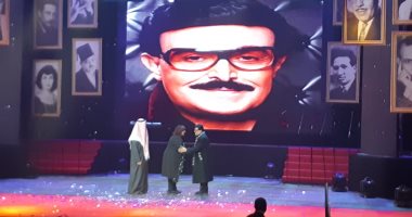 شاهد.. كيف أضحك سمير غانم وعبد الرحمن أبوزهرة الجمهور أثناء تكريمهما بالمسرح العربي 