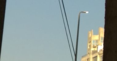 قارئ يشارك بصور إضاءة أعمدة إنارة بميدان لبنان فى النهار  