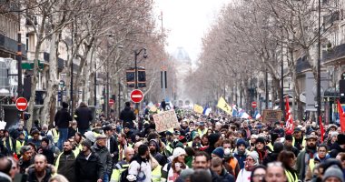 تراجع تأييد الفرنسيين لحركة "السترات الصفراء".. فيديو
