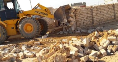  إزالة تعدي على أراضي الدولة  بمساحة 5200 متر بمدينة براني في مطروح
