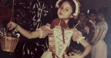 نيللى كريم تشارك جمهورها صورة من طفولتها بفستان أحمر × أبيض