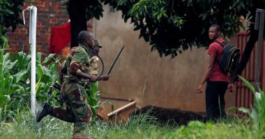 صور.. جنود يجوبون شوارع زيمبابوى بعد احتجاجات عنيفة 