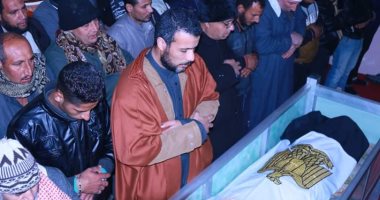 محافظ كفر الشيخ ومدير الأمن والآلاف يشيعون جنازة شهيد حادث شمال سيناء