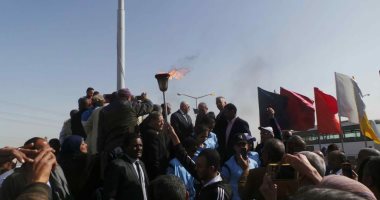 محافظ أسوان يوقد شعلة الاحتفال بالذكرى 48 لافتتاح السد العالى