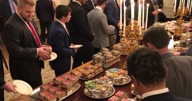 بعد غياب الطباخ..ترامب يقدم وجبات ماكدونالدز لضيوفه فى البيت الأبيض ..صور