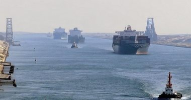مميش: عبور 52 سفينة قناة السويس بحمولة 3.5 مليون طن