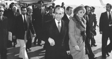 معلومة × وصورة.. قبل 41 عاما أسقط الإيرانيون عرش الشاه فى 16 يناير 1979