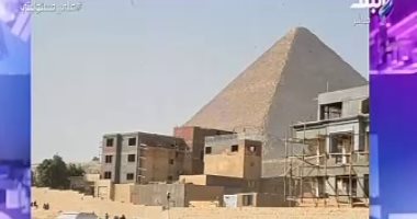 أحمد موسى: بناء 4 منازل فى حرم "خوفو" جريمة تعدى على المنطقة الأثرية