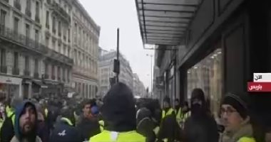 شاهد.. تظاهرات جديدة لأصحاب "السترات الصفراء" بباريس
