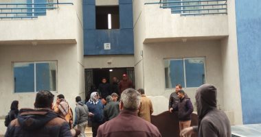 صور.. محافظ بورسعيد: الانتهاء من تسكين 56 أسرة بمشروع الـ44 عمارة
