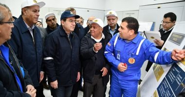 وزير البترول يتفقد مناطق للإنتاج ويوجه بسرعة انجاز المشروعات الجديدة