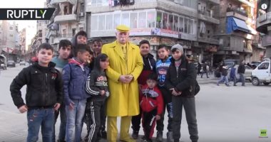 فيديو.. "رجل حلب الأصفر" يطمح بدخول جينيس