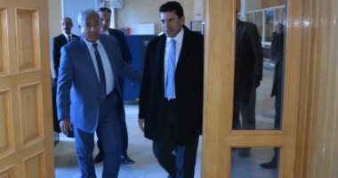 محافظ أسوان يستقبل وزير الشباب والرياضة قبل بدء جولته بالمحافظة