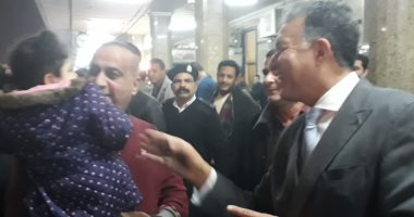 وزير النقل خلال جولته بمحطة مصر: توريد جرارات وعربات ركاب بـ 48 مليار جنيه