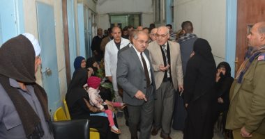 رئيس جامعة أسيوط يُعلن خطته لتطوير الاستقبال العام خلال جولته المفاجئة بالمستشفى الجامعى