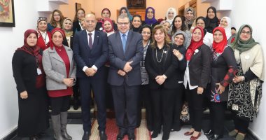 صور.. وزير القوى العاملة يلتقى أمينات المرأة بقطاع البترول