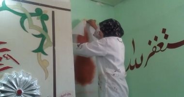 صور.. طالبات الثانوية الفنية بالوادى الجديد يشاركن في تجميل وزخرفة مسجد 