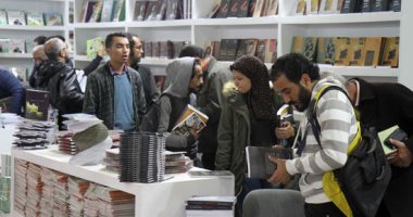 إقبال كثيف للشباب فى أول أيام معرض القاهرة الدولى للكتاب
