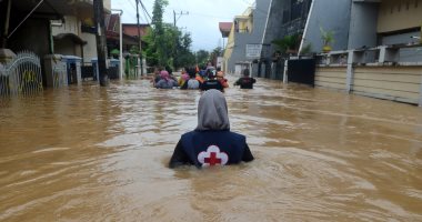 30 قتيلا على الأقل وفرار الآلاف بعد فيضان مياه سد فى إندونيسيا