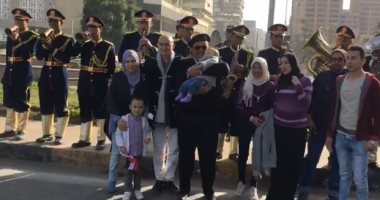 صور.. مدير أمن الجيزة يشارك المواطنين الاحتفال بعيد الشرطة 