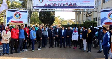 صور.. رئيس جامعة المنصورة يطلق إشارة البدء لمارثون الدراجات للملتقى الأول للطلاب الوافدين