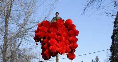 صور.. الصينيون يستعدون لاحتفالات رأس السنة القمرية الجديدة