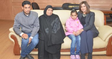 وزيرة الهجرة تستقبل أسرة "شهيد الشهامة" وتطلعهم على حملة تبرعات للمصريين بالخارج