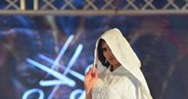 مصممة أزياء سعودية تعلن العباءة الخليجية black & white موضة 2019