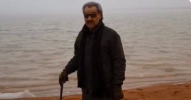 الوليد بن طلال يدعم سياحة السعودية من أحد الشواطئ:هذه الرياض وليست المالديف "فيديو"