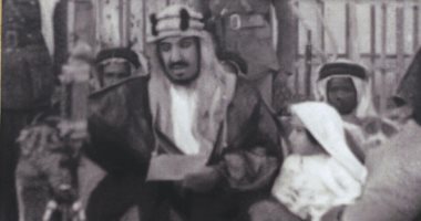 شاهد.. الملك سلمان بن عبد العزيز وعمره 3 سنوات فى مكة المكرمة