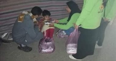 وجبات ساخنة لأطفال الشوارع بالزقازيق ضمن مبادرة حياة كريمة