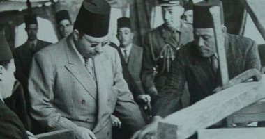 قصة صورة من 73 سنة.. الملك فاروق يضع حجر أساس مشروع تقوية خزان أسوان