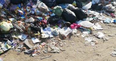 انتشار القمامة أمام مجمع مدارس بقرية بشلا بالدقهلية
