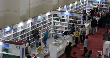 الناشرون العرب يجتمعون على أن فصلهم عن المصريين خطأ فى معرض الكتاب