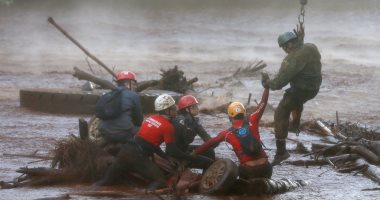 صور.. استمرار عمليات البحث عن ناجين جراء كارثة انهيار سد فى البرازيل