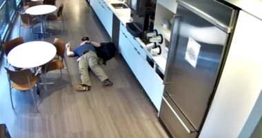 الكدب ملوش رجلين.. كاميرا مراقبة تكشف حيلة رجل للنصب على صاحب مطعم.. فيديو