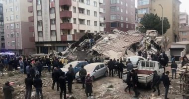 فيديو وصور.. لحظة انهيار مبنى سكنى من 8 طوابق فى تركيا