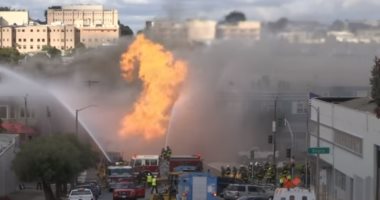 شاهد..محاولات للسيطرة على حريق هائل بعد انفجار​ خط غاز فى ​سان فرانسيسكو