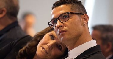 والدة كريستيانو رونالدو ممنوعة من مشاهدة مبارياته.. تعرف على السر