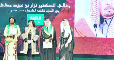 صور.. سفير السعودية يشيد بتكريم نزار مدنى خلال مهرجان منظمة التعاون الإسلامى