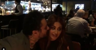 فيديو وصور.. أحمد الفيشاوى يحتفل بعيد ميلاد زوجته ندى كامل