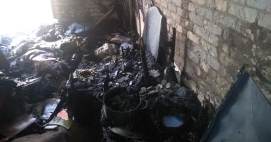صور.. السيطرة على حريق شب بشقة غرب الإسكندرية دون خسائر