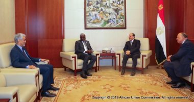 السيسي يستقبل رئيس مفوضية الاتحاد الأفريقي بـ"أديس أبابا"
