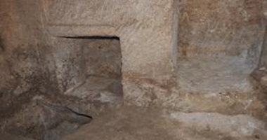 هل عاينت الآثار المقبرة المكتشفة بالقرب من أهرامات الجيزة؟.. الوزارة تجيب