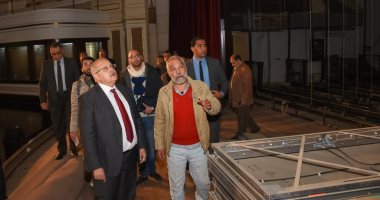 صور.. الخشت يتابع أعمال تطوير مسرح قاعة الاحتفالات الكبرى بجامعة القاهرة