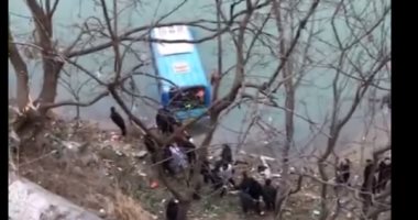 شاهد.. سقوط حافلة ركـاب فى نهر شـمال الصين